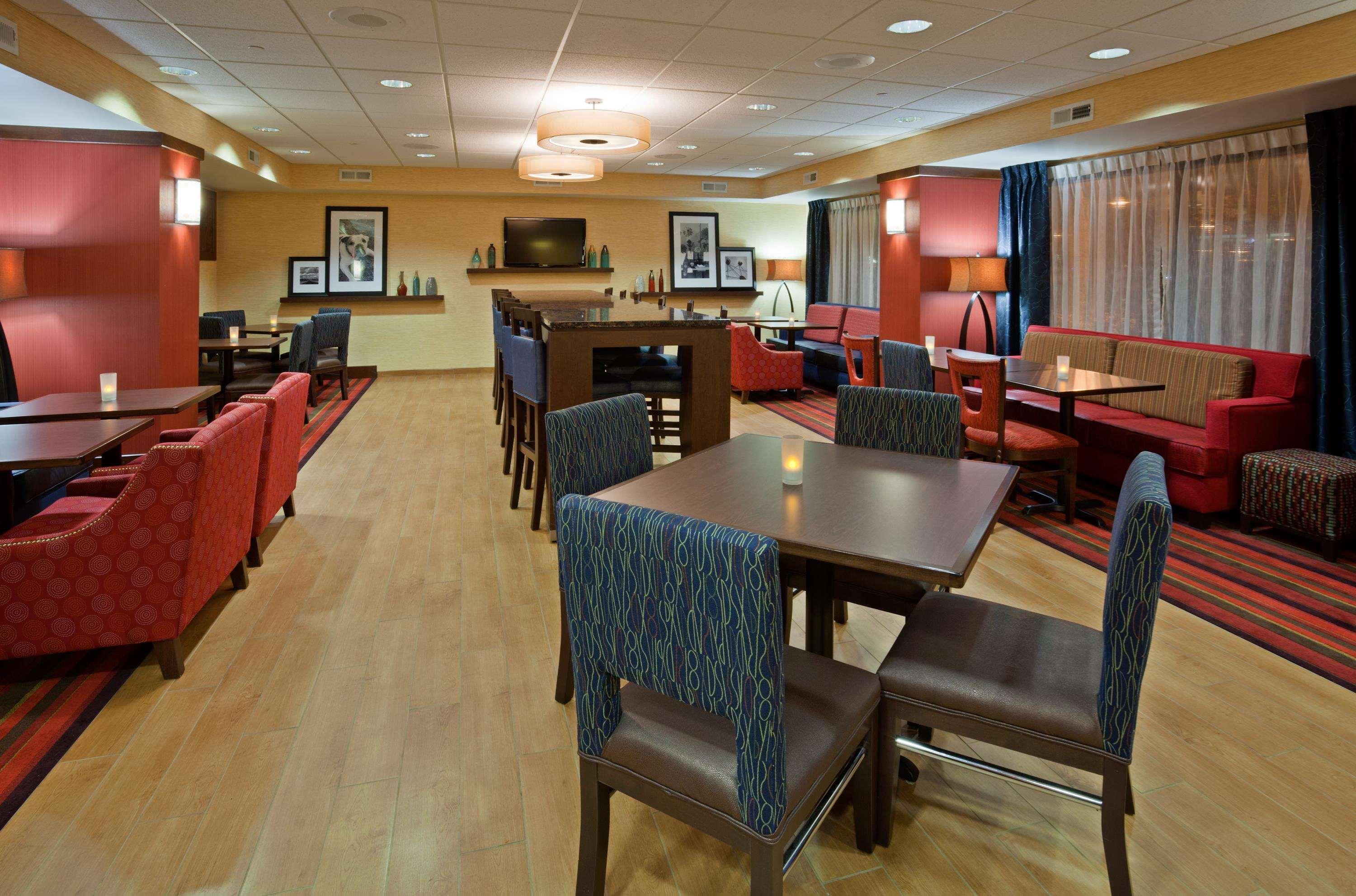 Hampton Inn Milwaukee Airport Exterior foto
