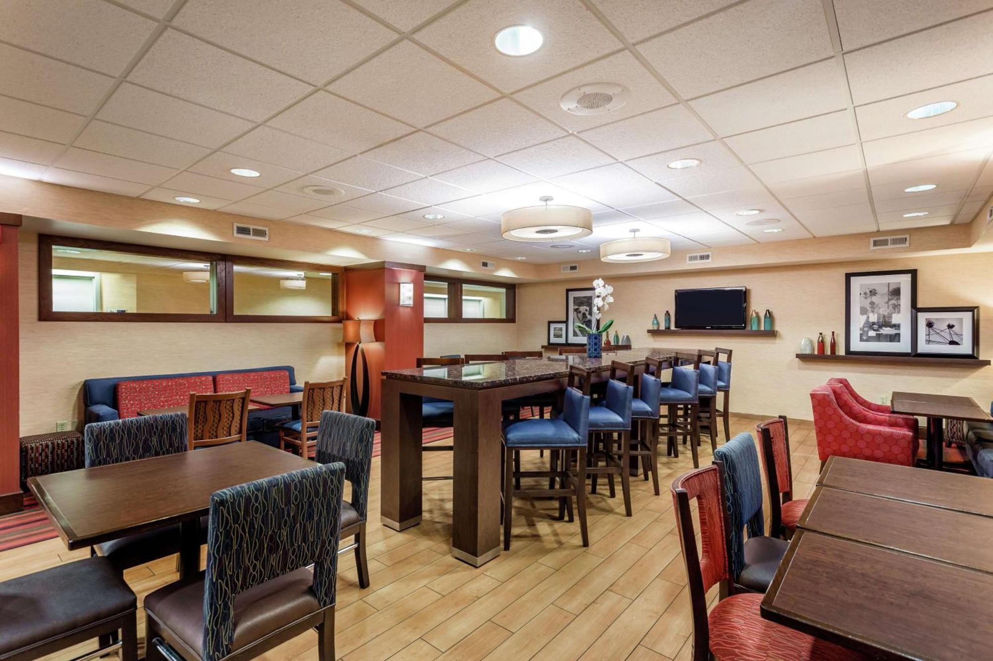 Hampton Inn Milwaukee Airport Exterior foto